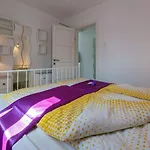 Lavarin Apartment *
