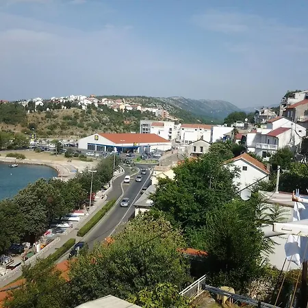 Lavarin Apartmán
