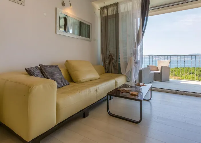 Lavarin Apartman *