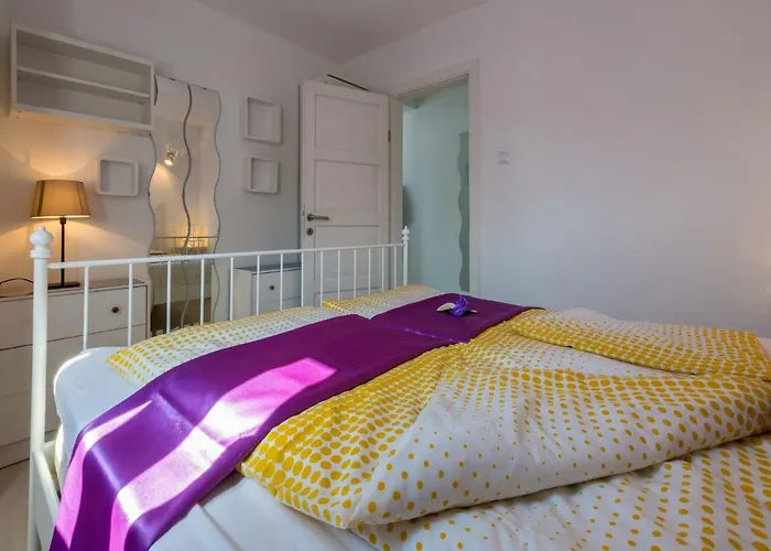 Lavarin Apartman *